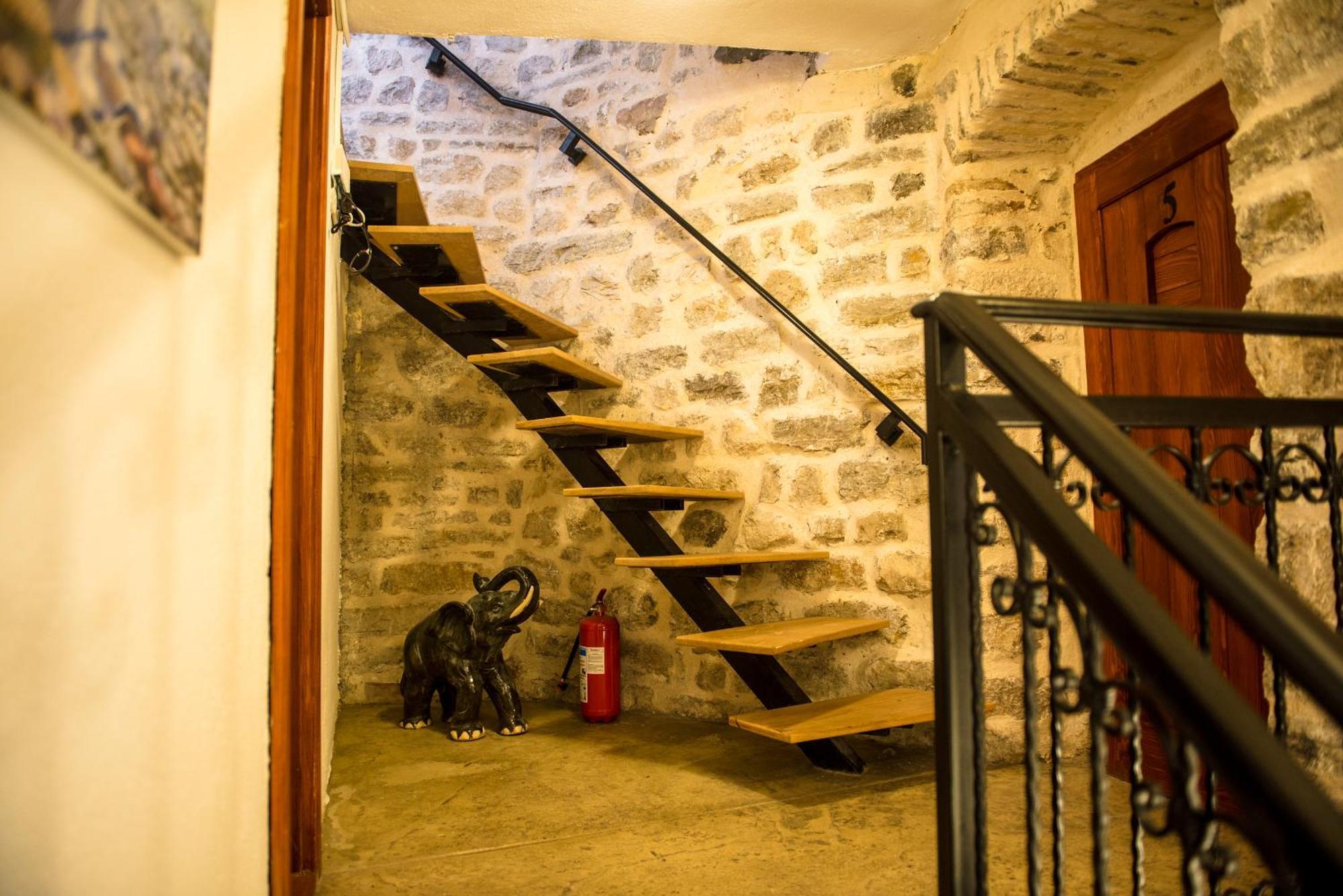 Antika Guesthouse Kotor Extérieur photo
